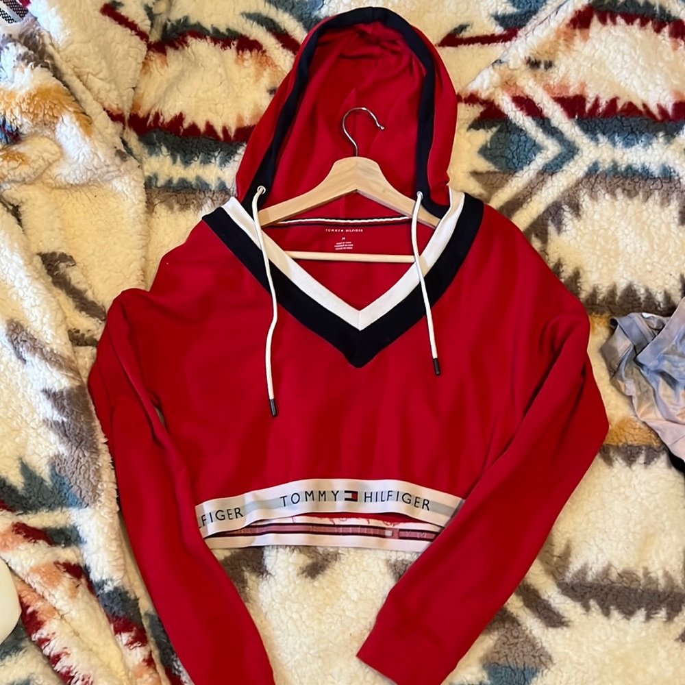 Tommy Hilfiger cropped hoodie with thick neck lining women’s medium